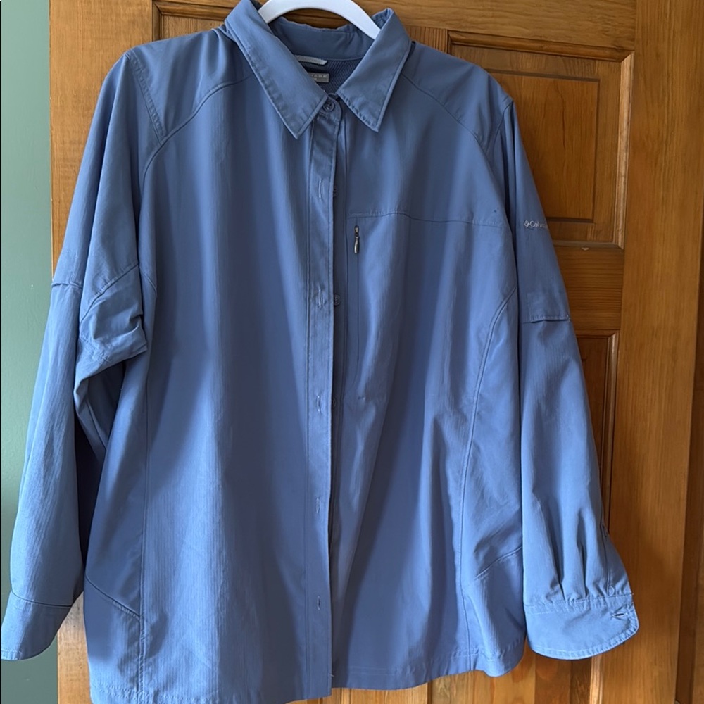 Columbia women’s blue long sleeve shirt